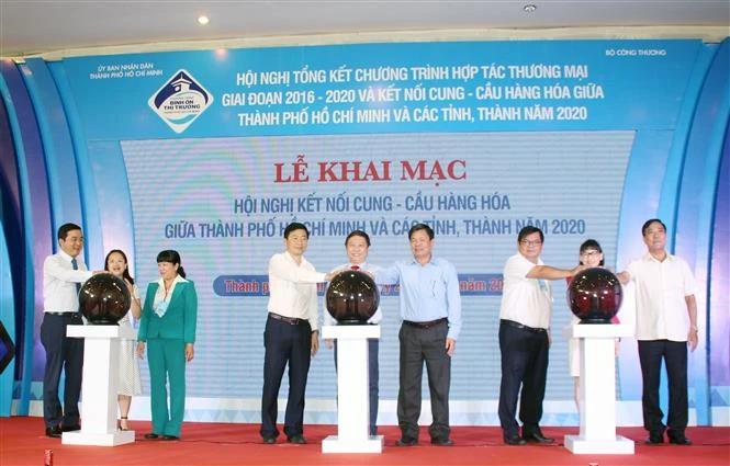 胡志明市与全国各省市商品供需对接会吸引600家企业参加