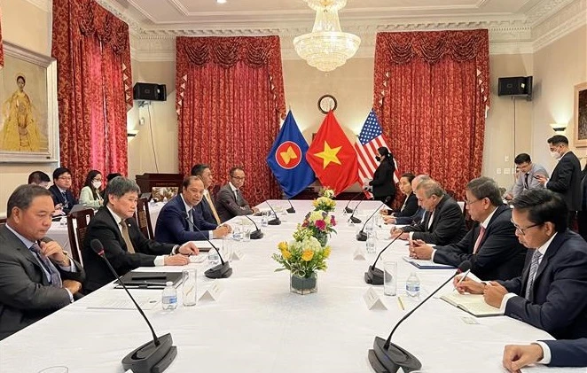 继续推动东盟与美国战略伙伴关系
