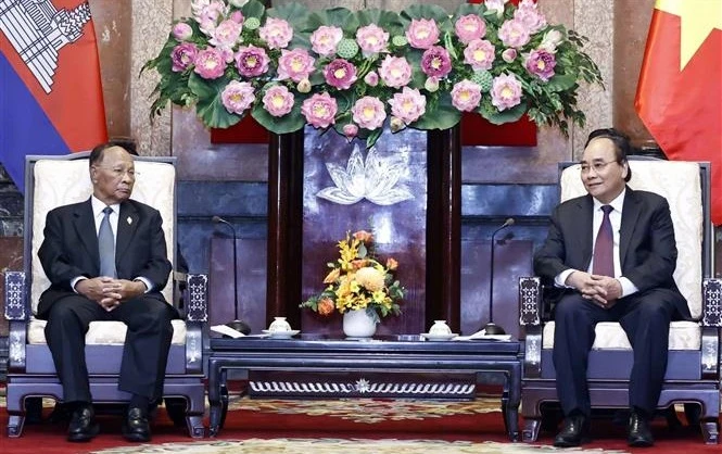 国家主席阮春福会见柬埔寨国会主席韩桑林