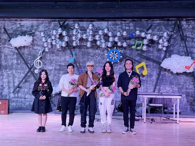 在俄越南大学生“青春之旅程”文艺晚会在莫斯科举行