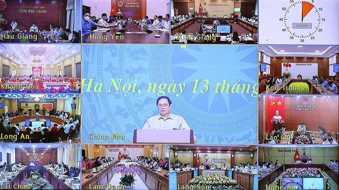 越南政府总理范明政主持新冠肺炎疫情防控视频会议