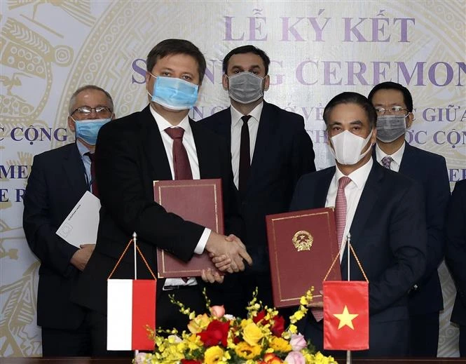 越南与波兰签署金融合作协议