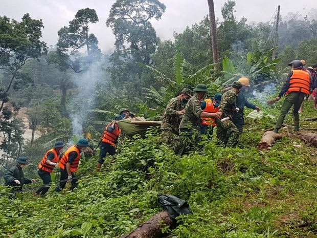 广南省南茶媚县泥石流事故：找到第9名遇难者遗体 仍有13人失踪