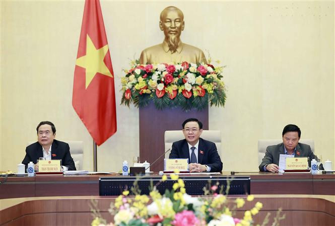 国会主席王廷惠主持召开国会领导人与国会常设机构的工作会议