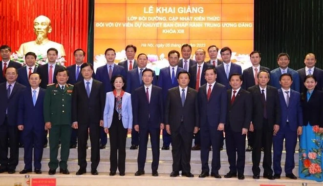 党第十三届中央委员会候补委员知识更新培训班正式开班