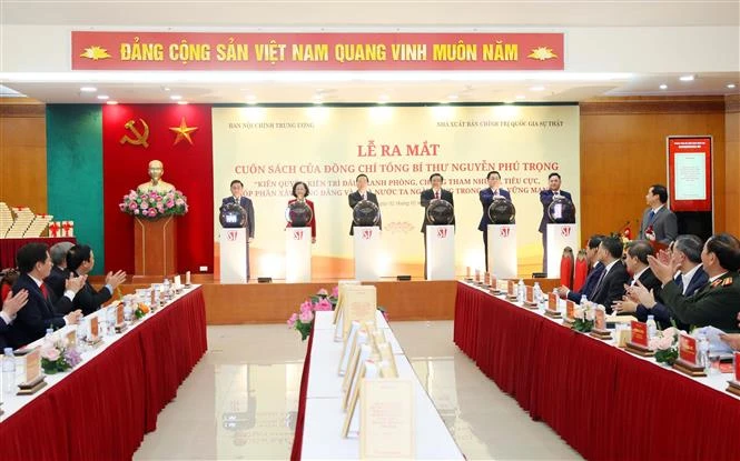 阮富仲总书记有关反腐败消极斗争一书正式发行