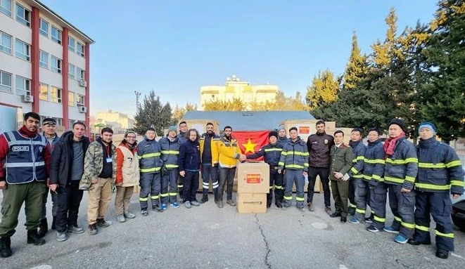 土耳其和叙利亚强震：越南国际救援队向土耳其捐赠2吨医疗物资