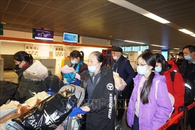 保护在乌克兰越南公民：载运越南公民从波兰回国的航班将于3月10日降落河内内排机场
