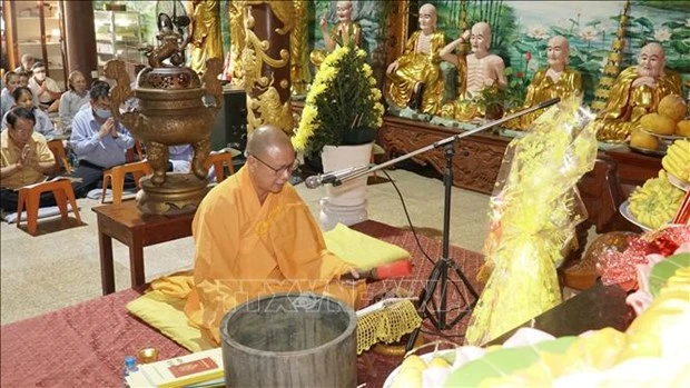 旅外越南人缅怀在鬼鹿角礁上牺牲的64名战士
