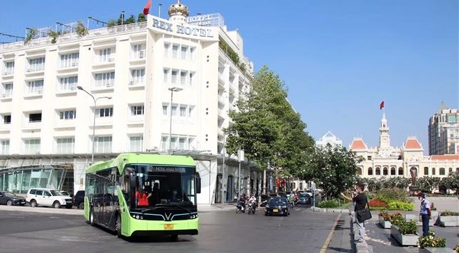 胡志明市首条纯电动公交线路将于3 月9 日开始运营