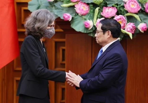 政府总理范明政会见任期届满前来辞行拜会的加拿大驻越大使