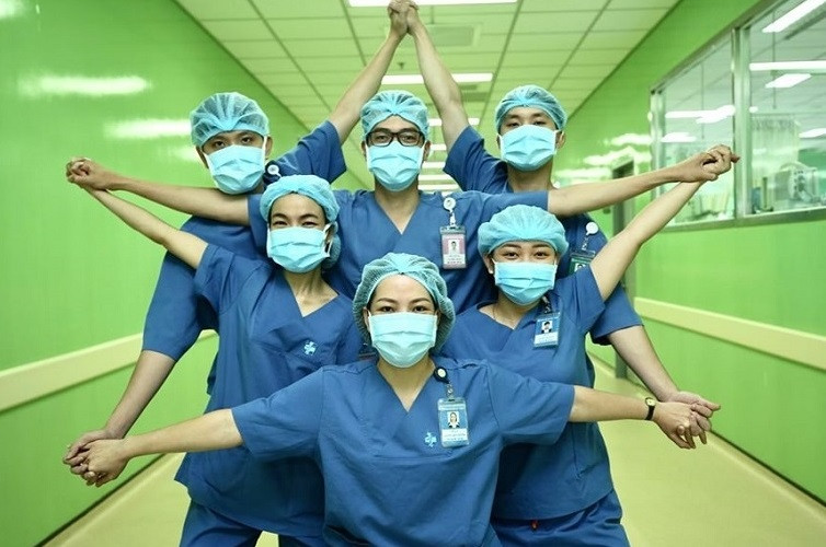 时评：团结和仁爱的力量