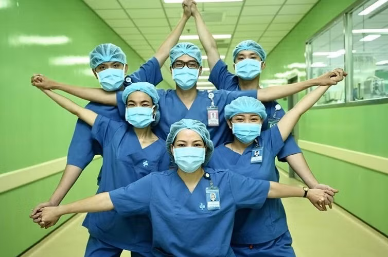 时评：团结和仁爱的力量