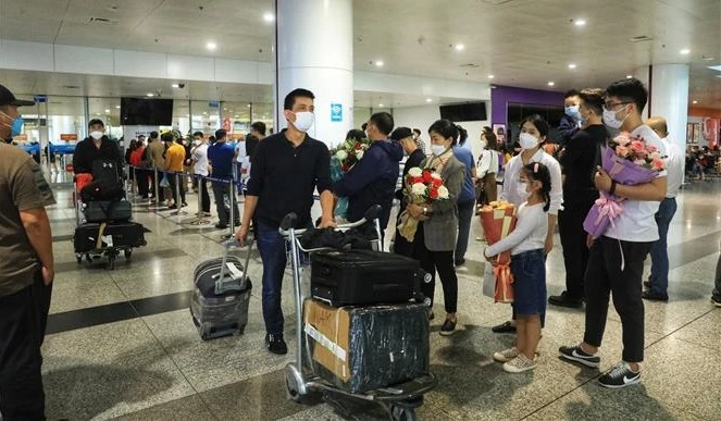 越南组织6趟撤侨航班 近1700名旅乌越南公民安全回国