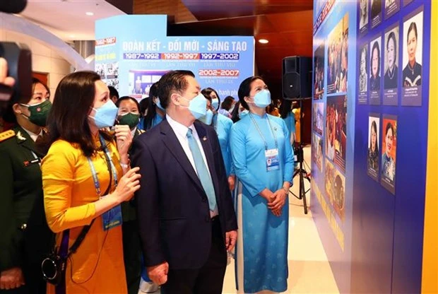 越南妇联举行“续写梦想”展会和发起“陪伴边疆妇女”短信募捐活动
