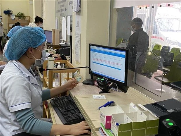 越南社会保险为试行持身份证直接就医机制做好准备
