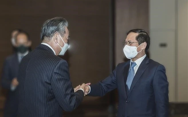 越南外交部部长裴青山与中国外交部长王毅举行会谈