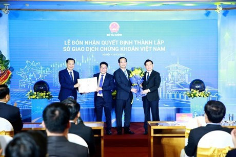 越南政府副总理黎明慨出席越南证券交易所揭牌仪式