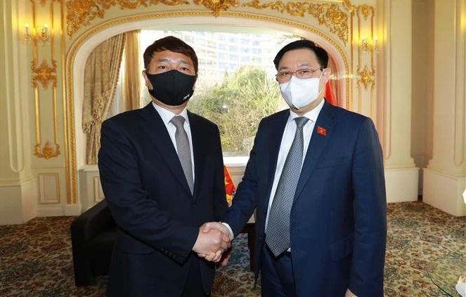国会主席王廷惠会见韩国议员、韩国总统前政治顾问崔宰诚