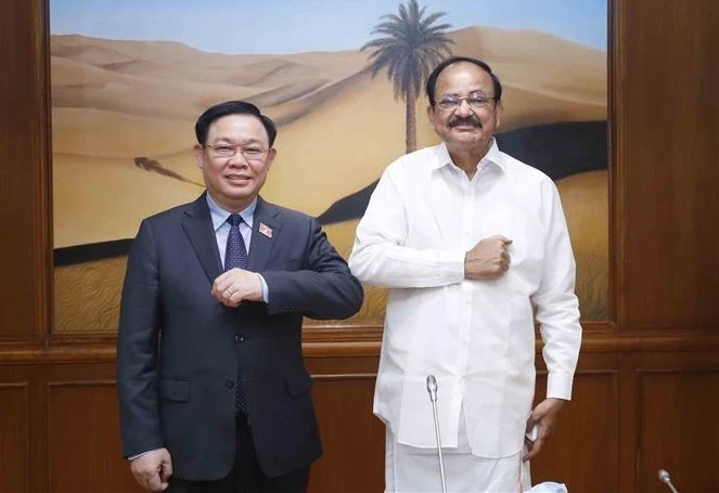 越南国会主席王廷惠会见印度副总统兼联邦院议长文卡亚•奈杜