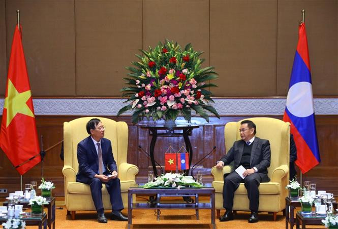 越老友好协会主席陈文髓礼节性拜会老挝国会主席赛宋蓬·丰威汉