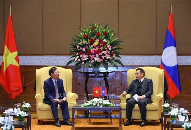 越老友好协会主席陈文髓礼节性拜会老挝国会主席赛宋蓬·丰威汉