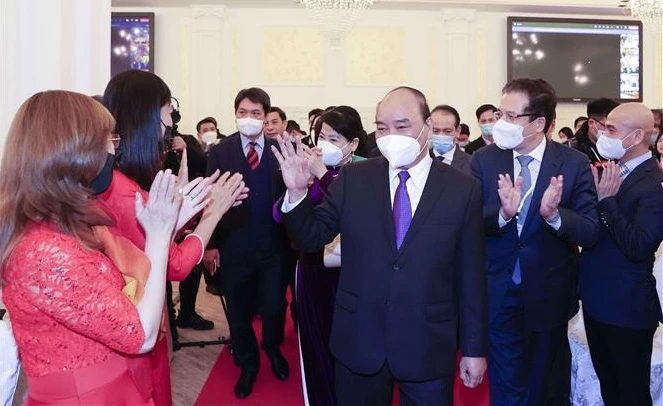 越南国家主席阮春福会见在俄罗斯越南人代表