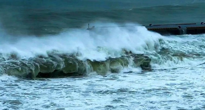 9号台风雷伊向东北偏北方向移动 强度逐渐减弱