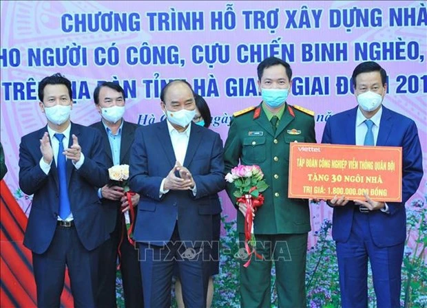 越南国家主席阮春福出席河江省贫困户住房救助工作总结会议