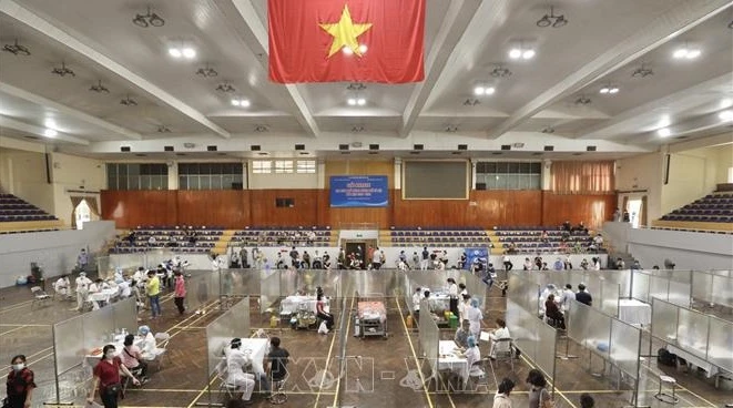 为群众接种全剂量新冠疫苗 确保所有高危人群均获得接种