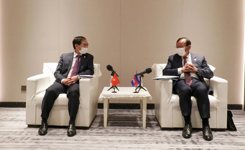 越南外交部长裴青山会见柬埔寨副首相兼外交和国际合作部大臣布拉索昆