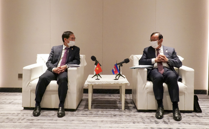 越南外交部长裴青山会见柬埔寨副首相兼外交和国际合作部大臣布拉索昆