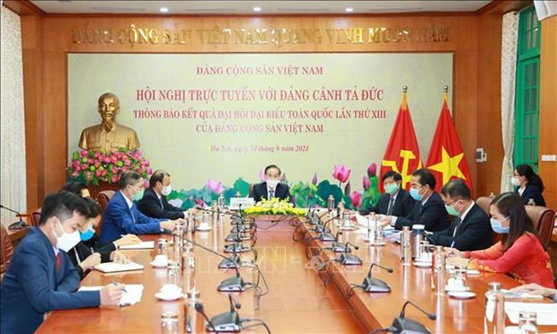 举行视频会议向德国左翼党通知越共十三大的结果