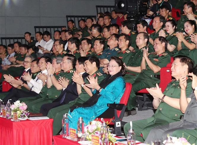 越南国会主席阮氏金银出席防疫一线人员表彰大会