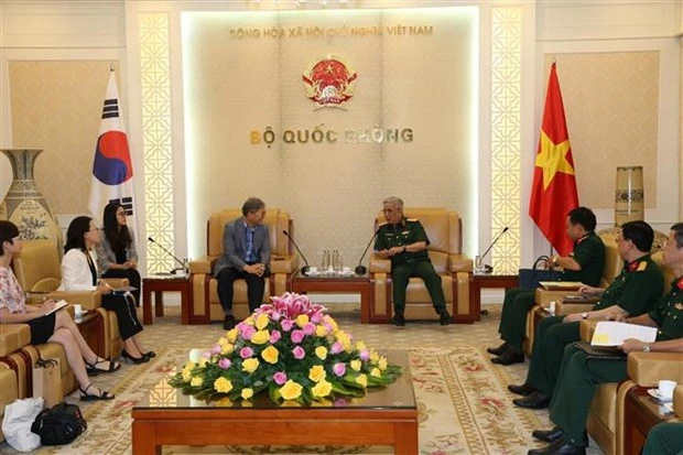 越南国防部副部长阮志咏上将会见韩国国际合作机构驻越南办事处首席代表