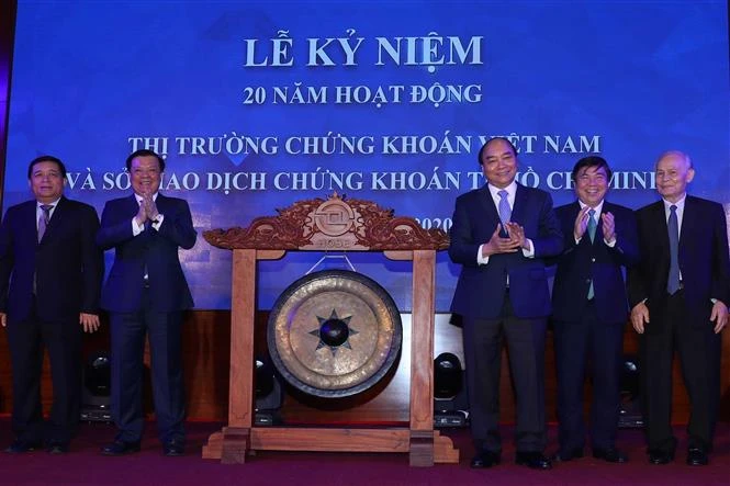 越南政府总理出席越南证券市场成立20周年纪念典礼