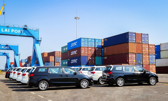  越南长海汽车股份公司向泰国出口第二批旅行车