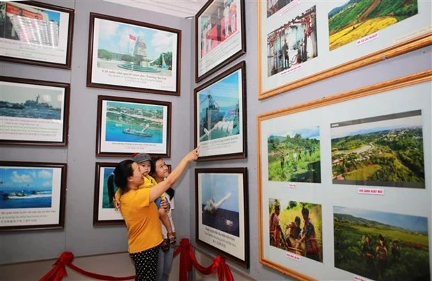 广治省举行“黄沙、长沙归属越南—历史证据和法律依据”流动展览