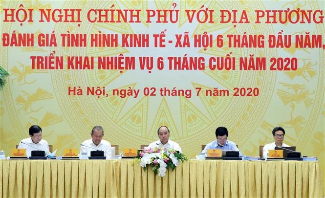 越南政府总理阮春福主持政府与各地方全国视频会议