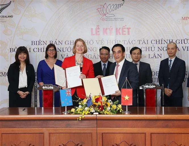 越南与新西兰签署财政合作备忘录