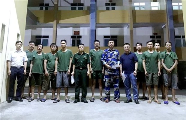 越南成功救助海上遇险9名船员