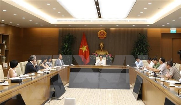 国际专家：各国在决定重新开放边界和重启部分国际航班之前必须慎重考虑
