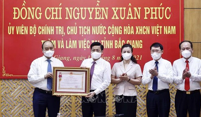 北江省因抗疫中表现突出获国家主席授予“劳动勋章”