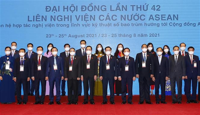 越南国家主席阮春福向第42届AIPA大会致贺词