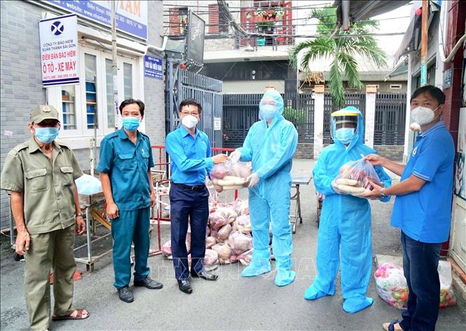 胡志明市：近30万名劳动者获得逾4650亿越盾的援助