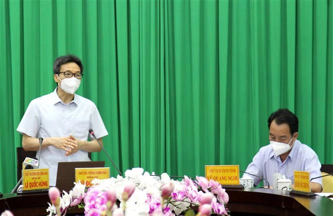 政府副总理武德儋就新冠肺炎疫情防控工作赴永隆省进行工作座谈