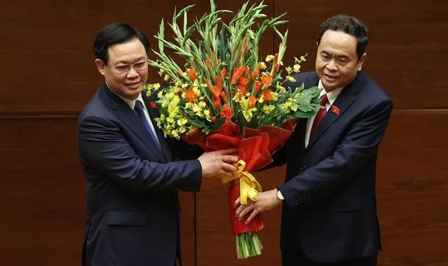 王廷惠同志当选第十五届国会主席