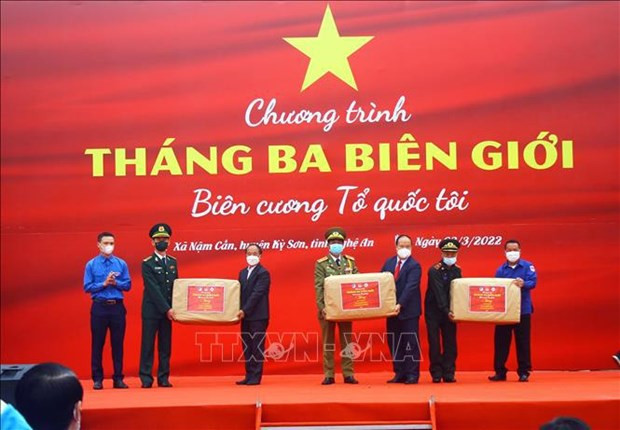 越南与老挝建交60周年：越南乂安省与老挝川圹省巩固友好与全面合作关系