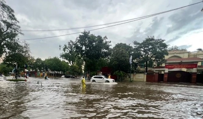 河内遭遇36年来最大暴雨后或将出现冰雹洪水