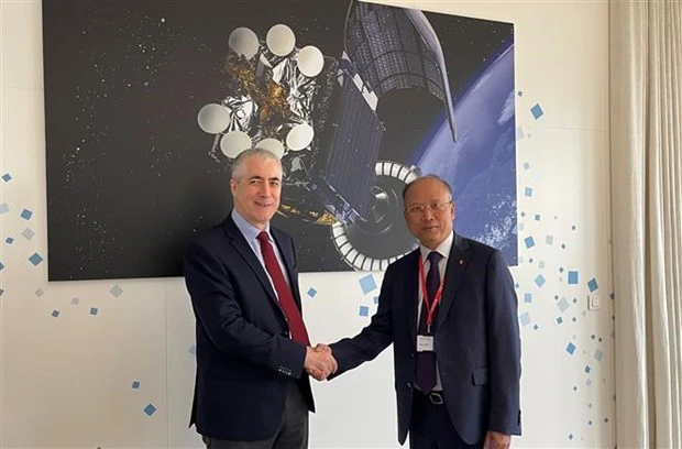 越南重视水道测量和卫星发展领域的国际合作
